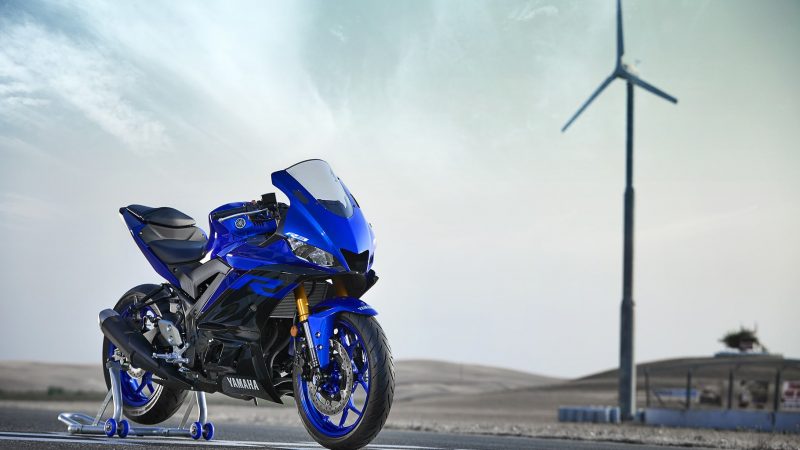 19_YZF-R3_Team Yamaha Blue_Beauty02_0010-min