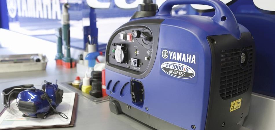 2010-yamaha-ef1000is-eu-blue-static-001