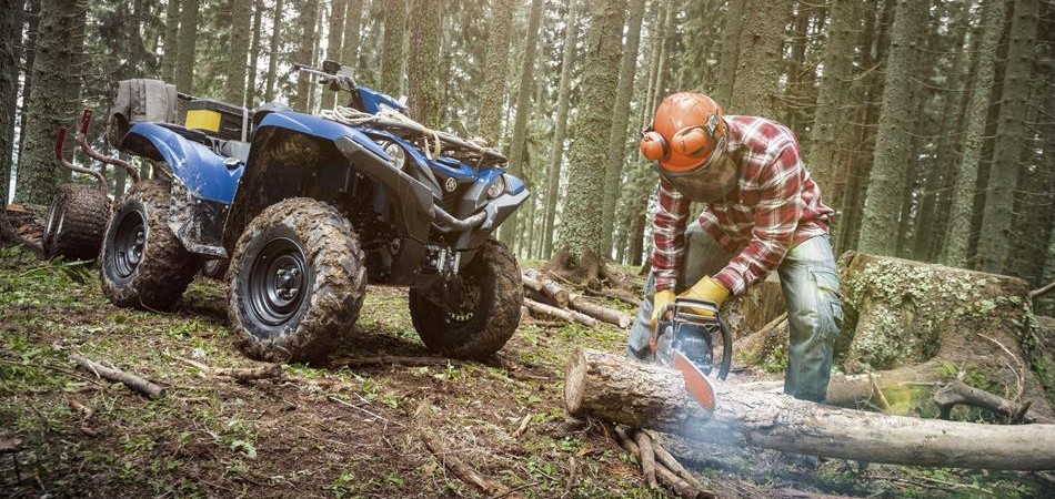 Yamaha Grizzly 700 2017. Мотовездеход фермер. Бензопила для квадроцикла. Yamaha Grizzly обои. Машина с пилой