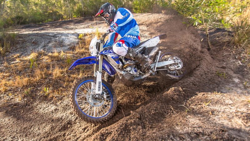 19_WR250F_Team Yamaha Blue_Action_003