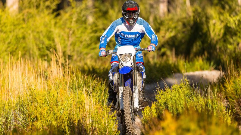 19_WR250F_Team Yamaha Blue_Action_004