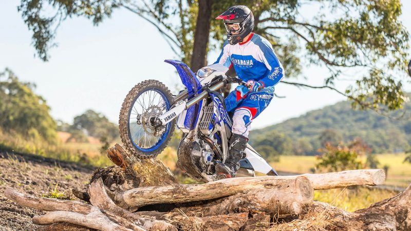 19_WR250F_Team Yamaha Blue_Action_009