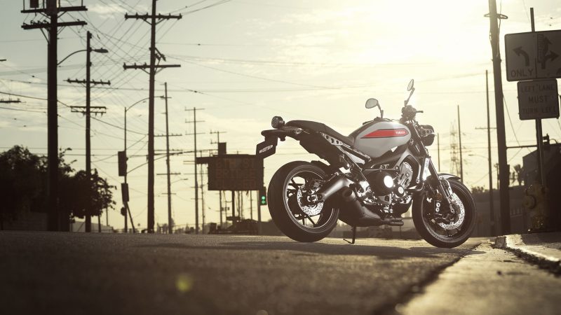 19_XSR900_Matte Gray Aluminum Red_Beauty_001-min