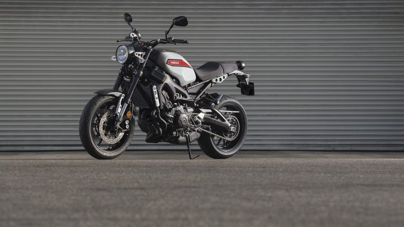 19_XSR900_Matte Gray Aluminum Red_Beauty_002-min