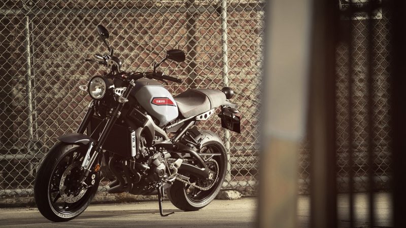 19_XSR900_Matte Gray Aluminum Red_Beauty_003-min