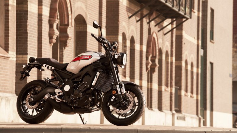 19_XSR900_Matte Gray Aluminum Red_Beauty_004-min