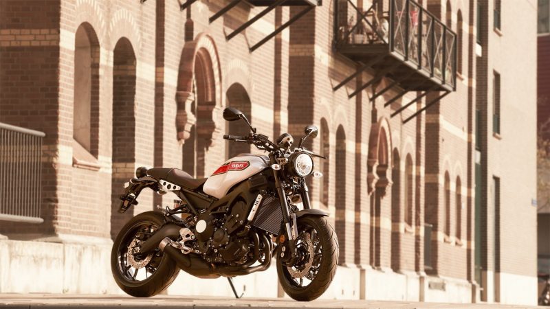 19_XSR900_Matte Gray Aluminum Red_Beauty_004_03-min