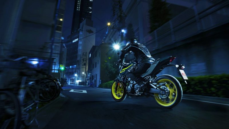 2018-Yamaha-MT-03-EU-Night-Fluo-Action-004 (1).jpg
