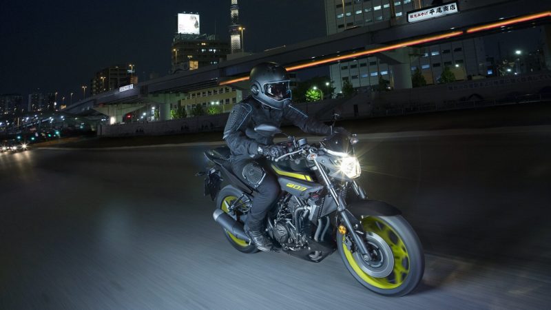 2018-Yamaha-MT-03-EU-Night-Fluo-Action-005 (1).jpg