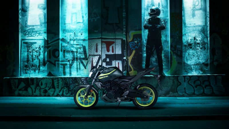 2018-Yamaha-MT-03-EU-Night-Fluo-Static-001 (1).jpg